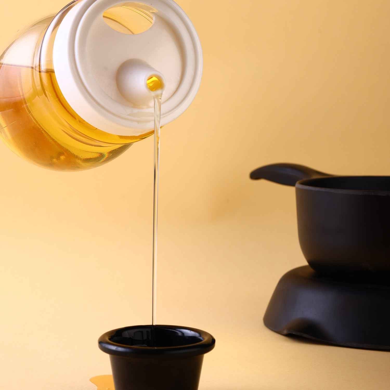 Oil Dispenser Plastic with small nozzle 650ml