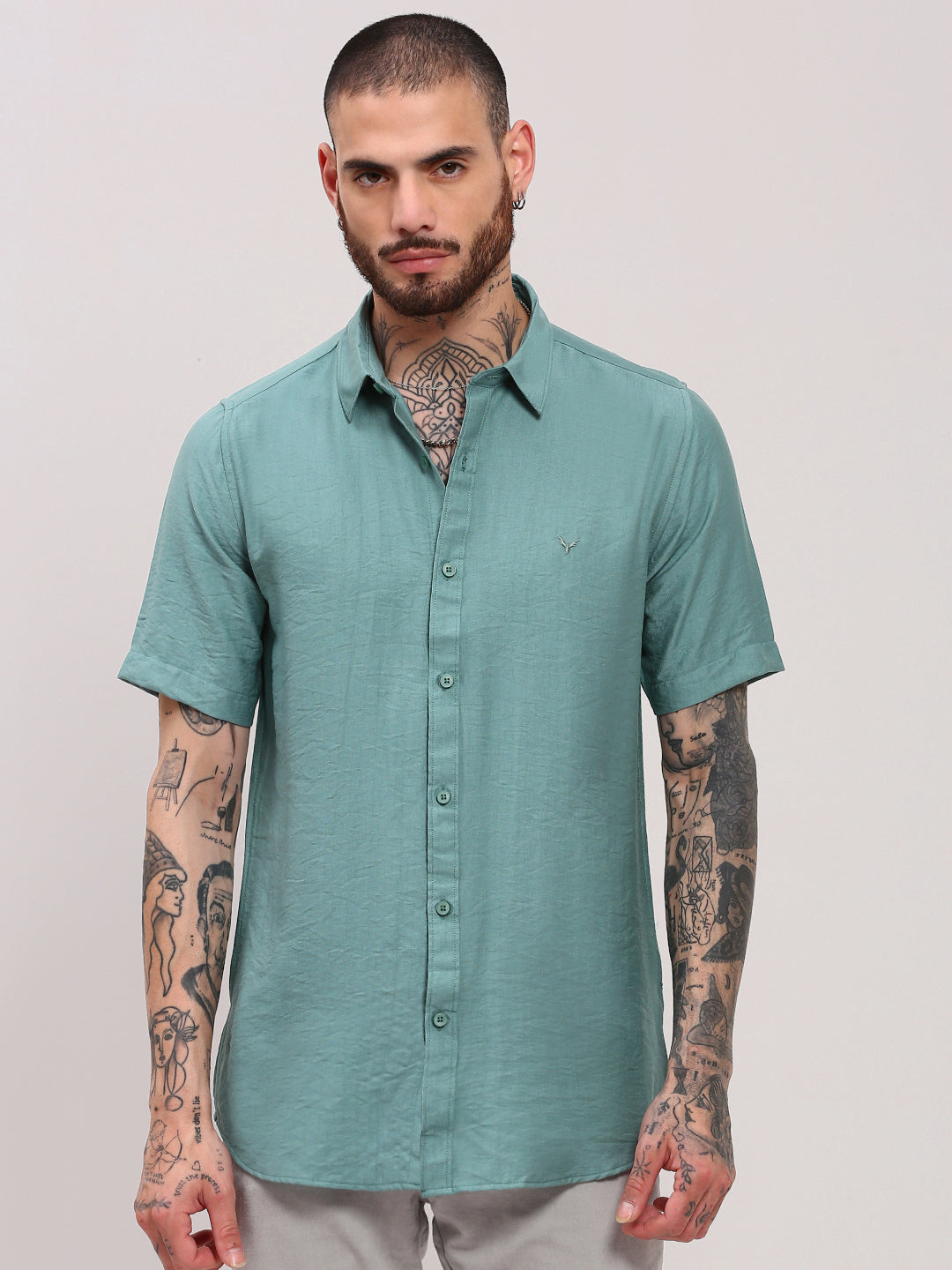 Men Green Solid Slim Fit Shirt