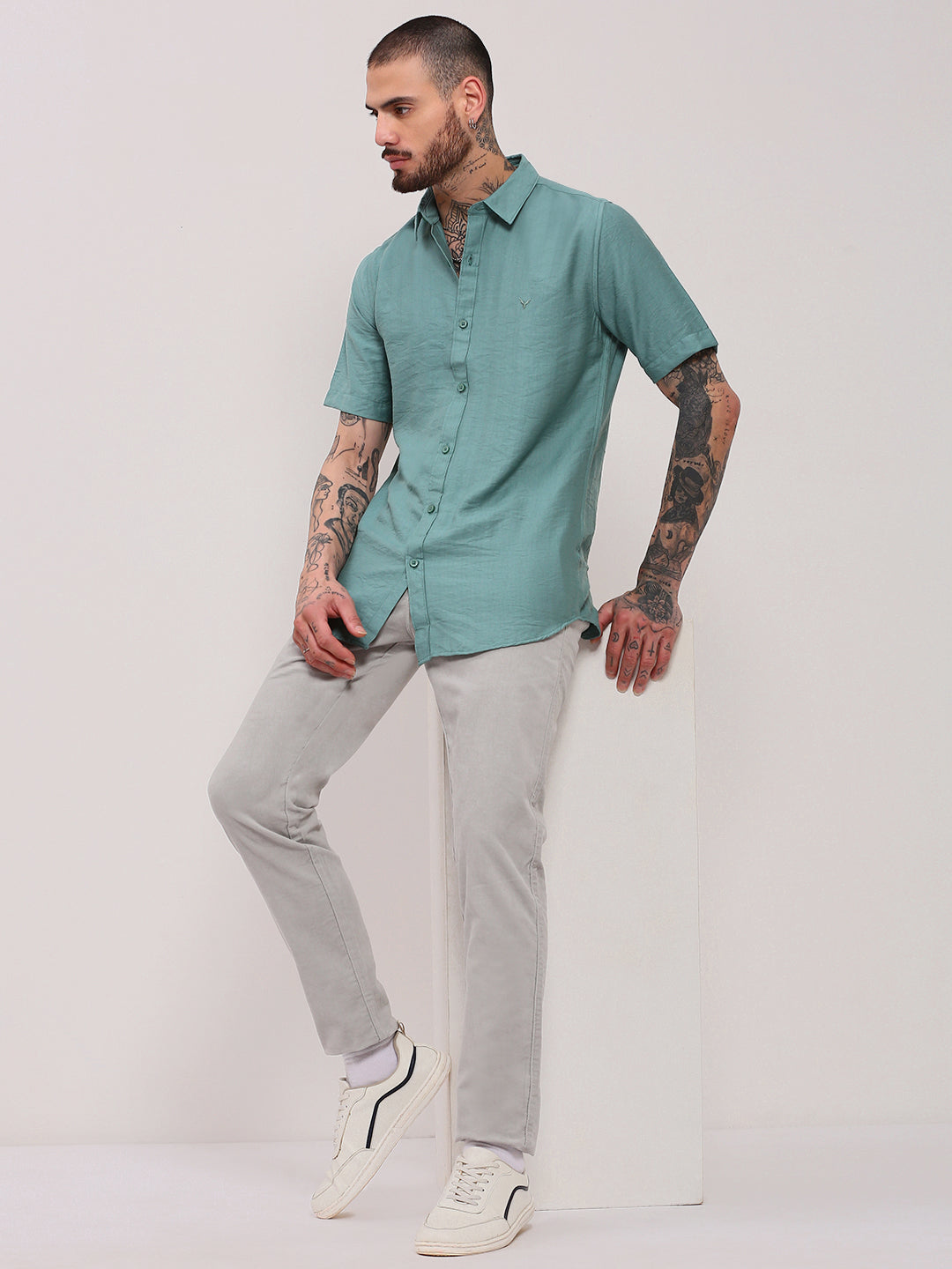 Men Green Solid Slim Fit Shirt